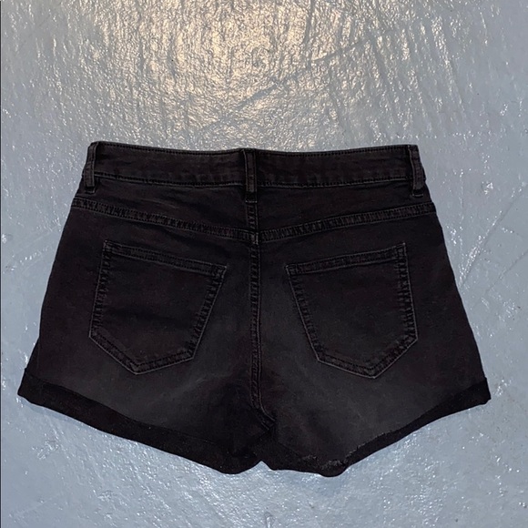 H&M Black Cuffed Jean Shorts - Picture 3 of 3